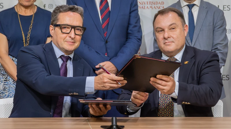 El rector de la USAL, Juan Manuel Corchado (izquierda), y el decano del COPAC, Carlos San Jos� (derecha). Foto: Comunicaci�n USAL